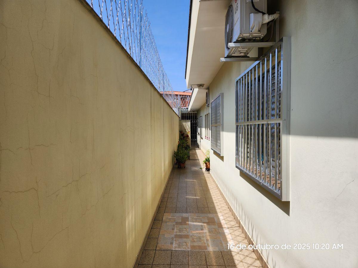 Excelente casa de 159 m² com 3 dormitórios e 04 vagas de garagem na Vila Ipojuca