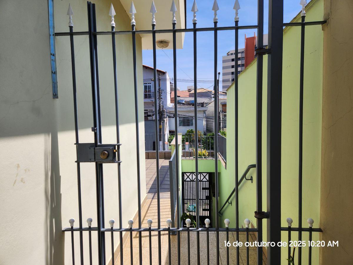 Excelente casa de 159 m² com 3 dormitórios e 04 vagas de garagem na Vila Ipojuca