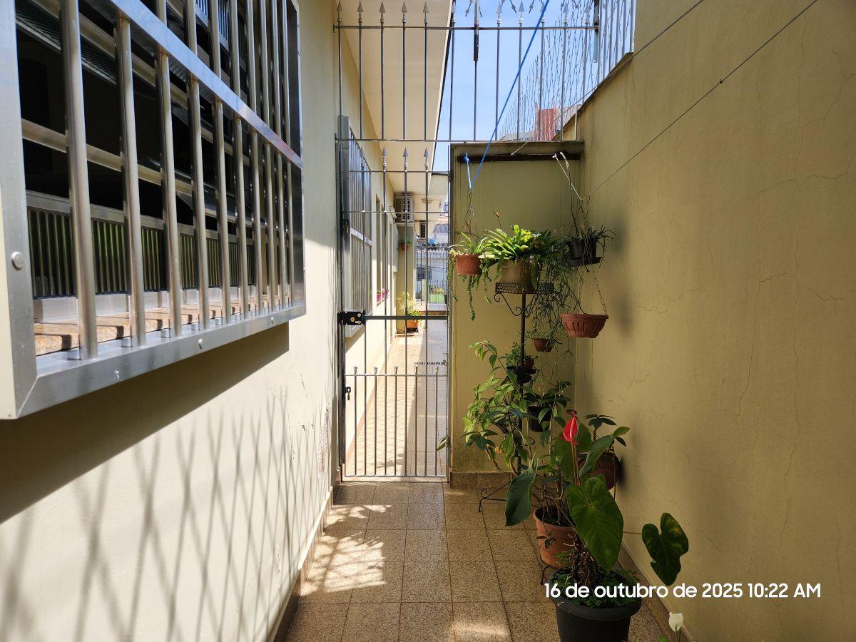 Excelente casa de 159 m² com 3 dormitórios e 04 vagas de garagem na Vila Ipojuca