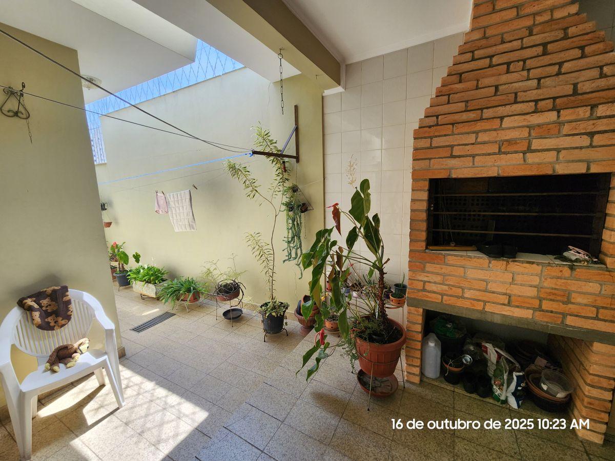 Excelente casa de 159 m² com 3 dormitórios e 04 vagas de garagem na Vila Ipojuca