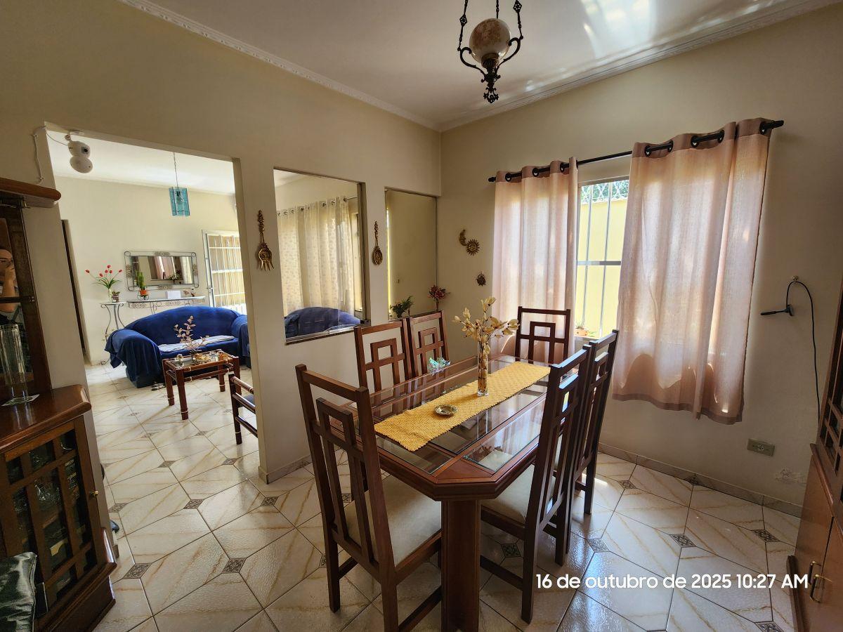 Excelente casa de 159 m² com 3 dormitórios e 04 vagas de garagem na Vila Ipojuca