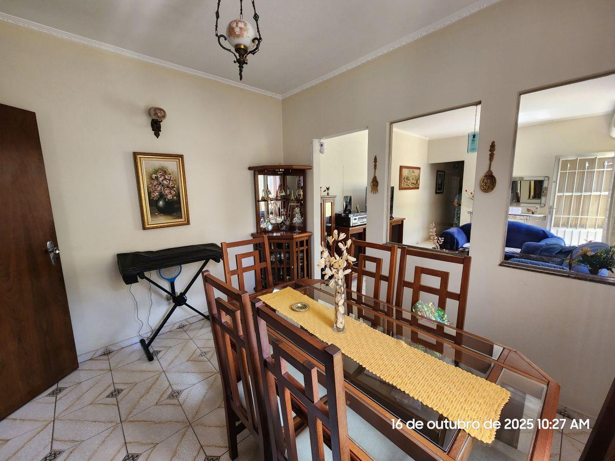 Excelente casa de 159 m² com 3 dormitórios e 04 vagas de garagem na Vila Ipojuca