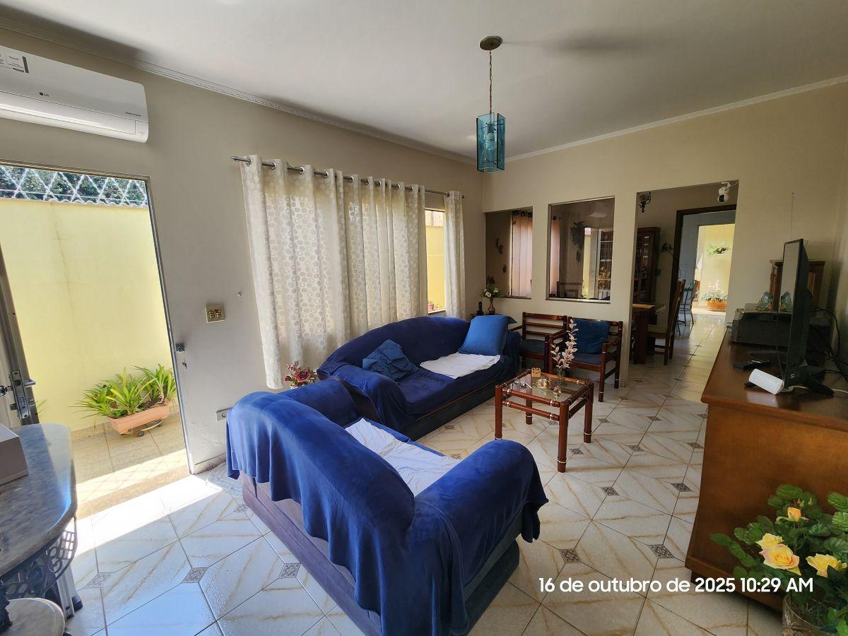 Excelente casa de 159 m² com 3 dormitórios e 04 vagas de garagem na Vila Ipojuca