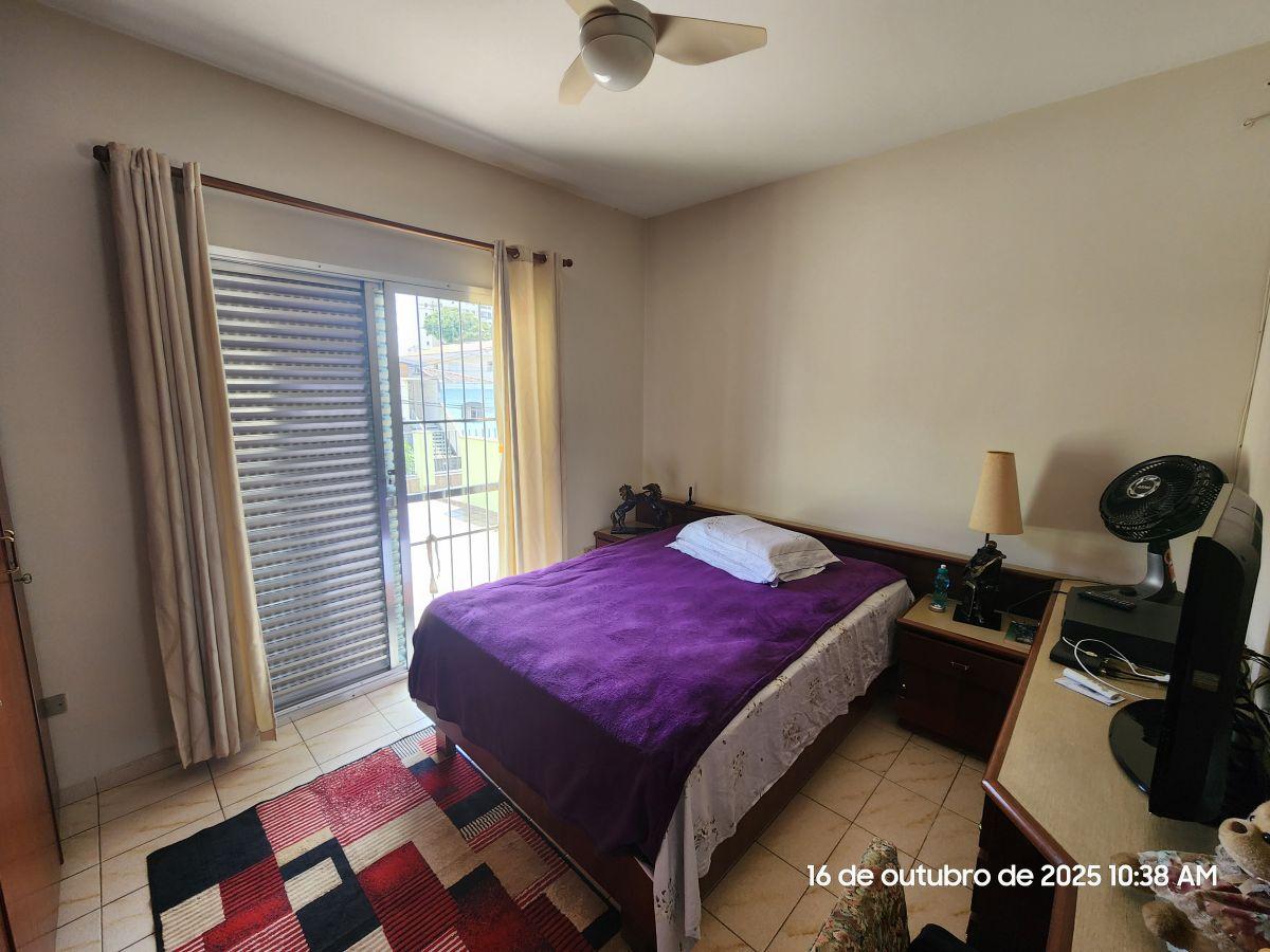 Excelente casa de 159 m² com 3 dormitórios e 04 vagas de garagem na Vila Ipojuca