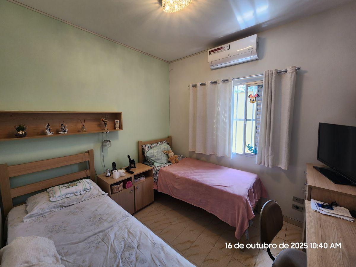 Excelente casa de 159 m² com 3 dormitórios e 04 vagas de garagem na Vila Ipojuca