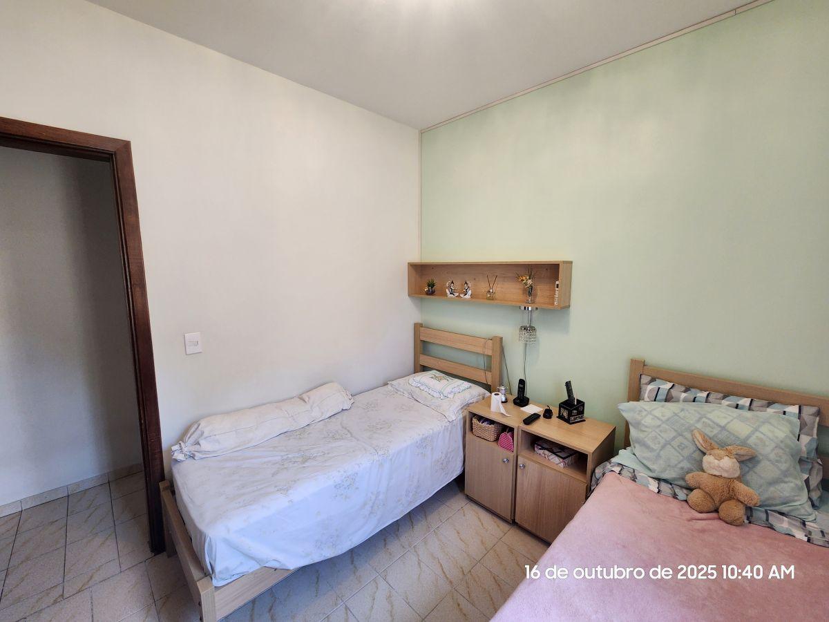 Excelente casa de 159 m² com 3 dormitórios e 04 vagas de garagem na Vila Ipojuca