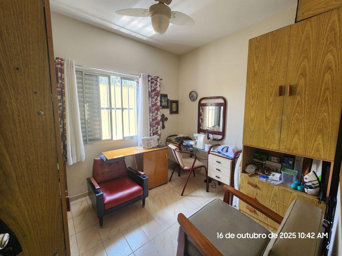 Excelente casa de 159 m² com 3 dormitórios e 04 vagas de garagem na Vila Ipojuca