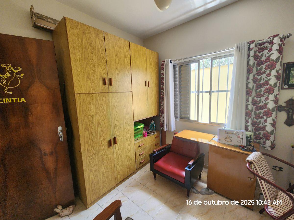 Excelente casa de 159 m² com 3 dormitórios e 04 vagas de garagem na Vila Ipojuca