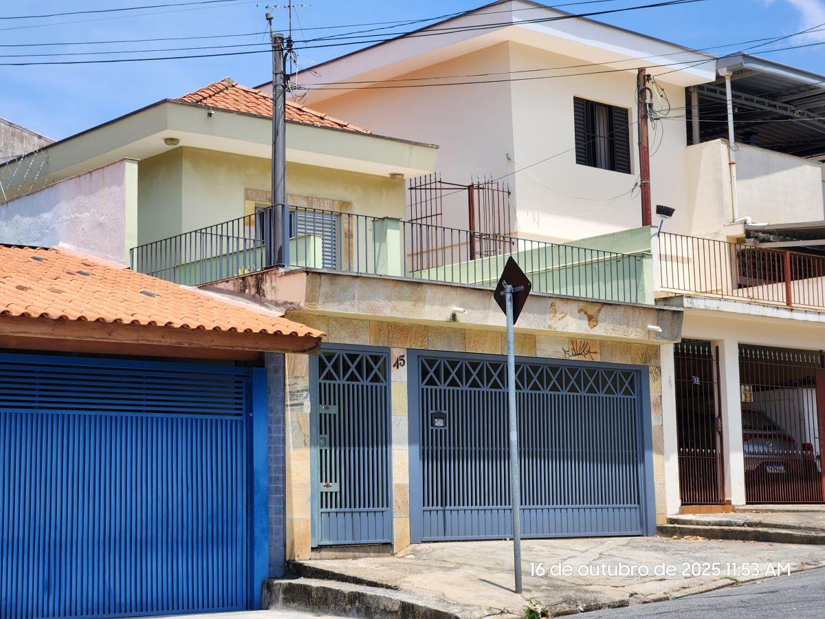 Excelente casa de 159 m² com 3 dormitórios e 04 vagas de garagem na Vila Ipojuca