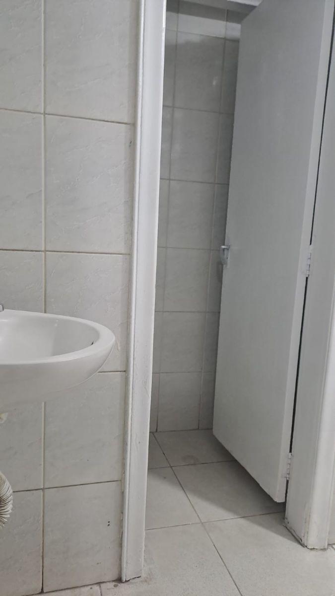 Comercial, 1 salão de 135 m² mais 3 banheiros, sala e Mezanino total de 175m², aluguel em Perdizes