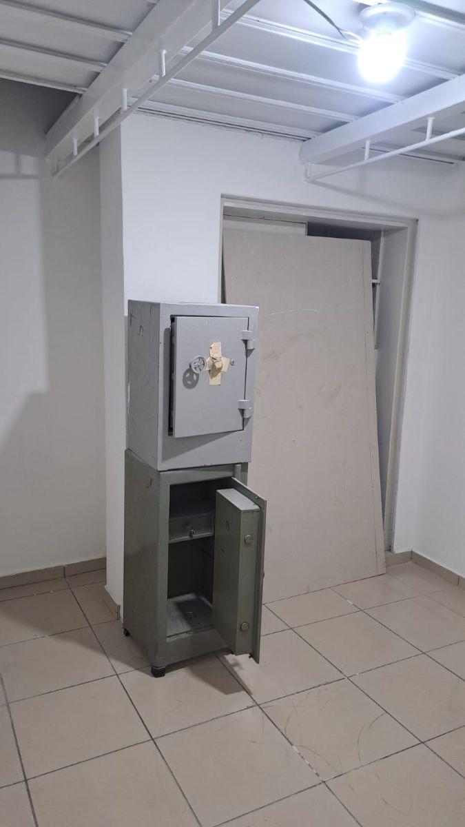 Comercial, 1 salão de 135 m² mais 3 banheiros, sala e Mezanino total de 175m², aluguel em Perdizes