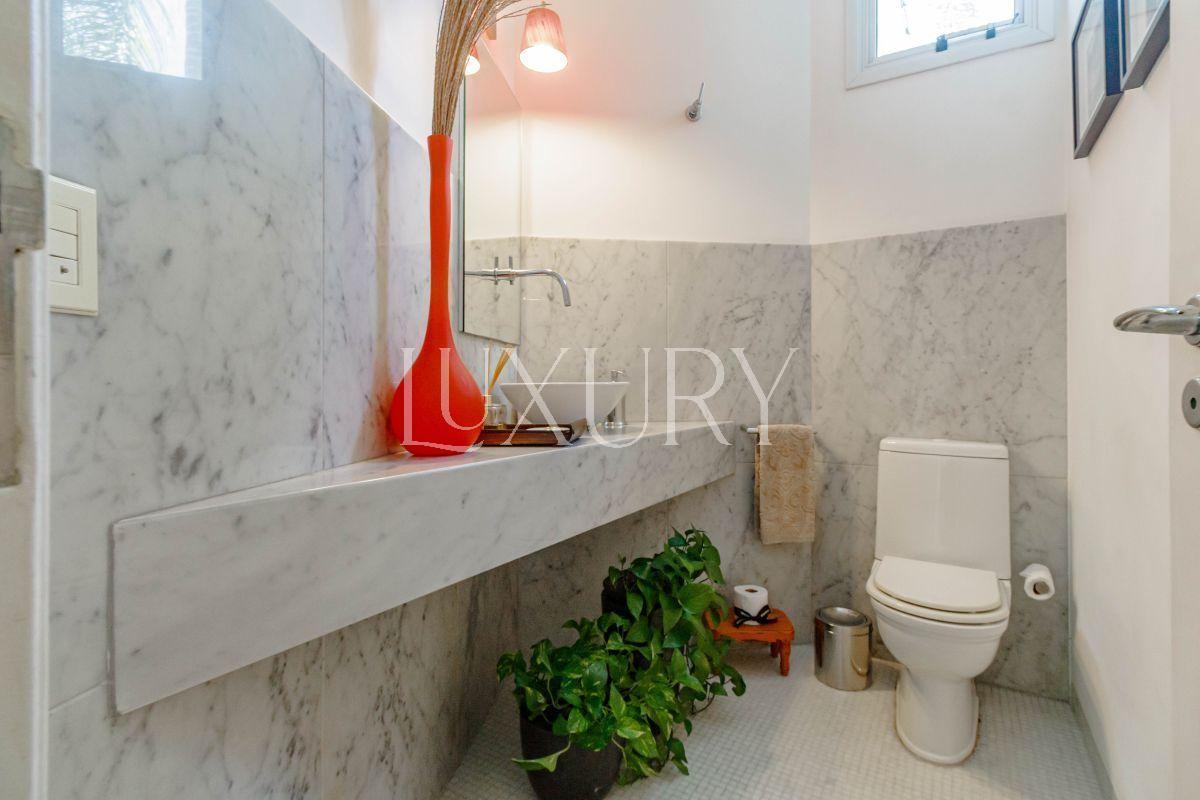 Casa com 352 m², 3 quartos sendo 1 suíte à venda no bairro Alto de Pinheiros.