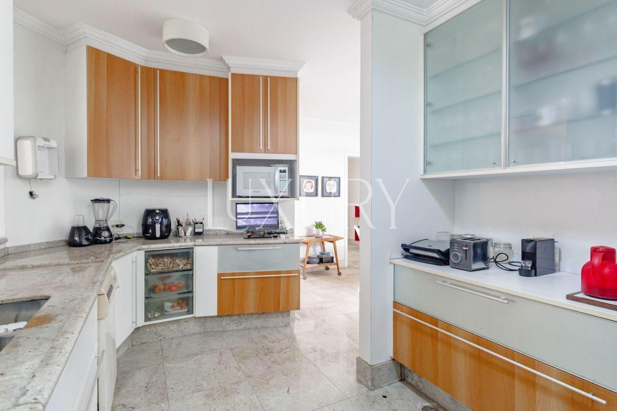Casa com 352 m², 3 quartos sendo 1 suíte à venda no bairro Alto de Pinheiros.