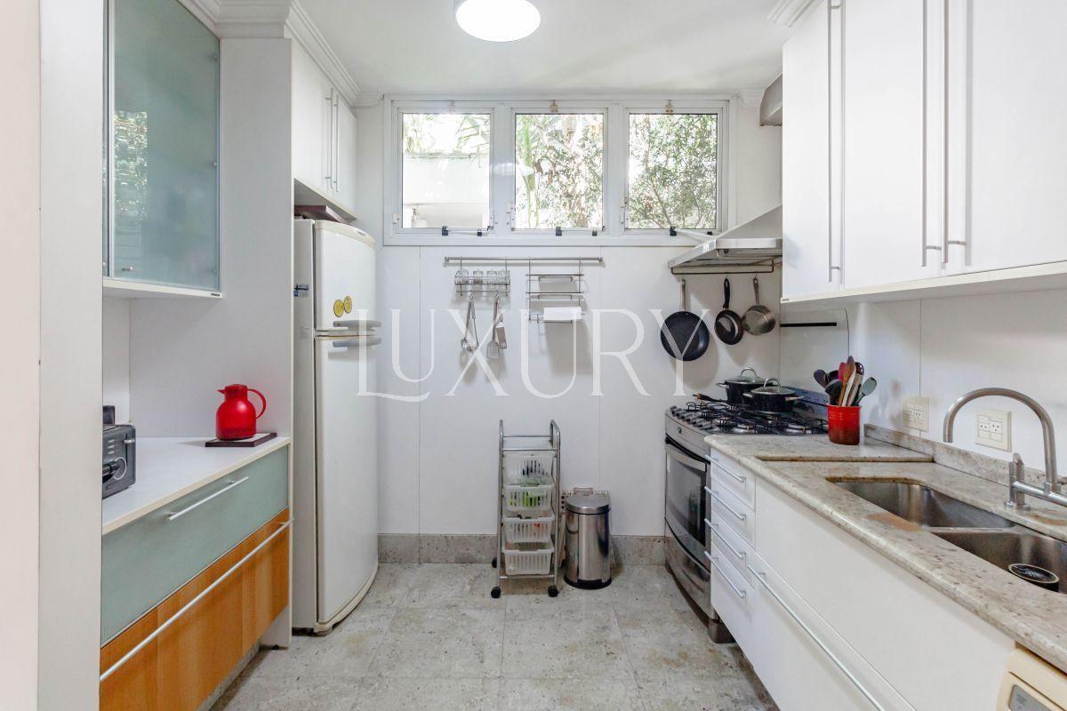 Casa com 352 m², 3 quartos sendo 1 suíte à venda no bairro Alto de Pinheiros.
