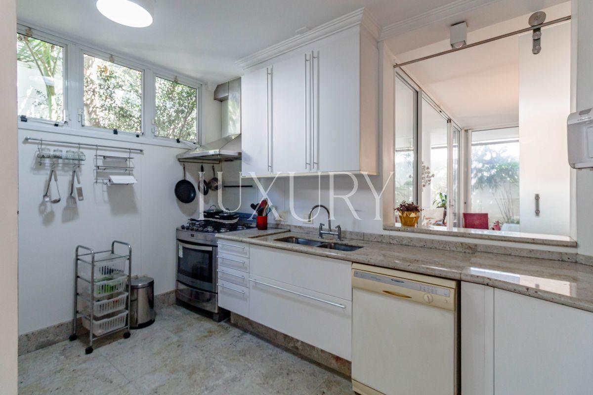 Casa com 352 m², 3 quartos sendo 1 suíte à venda no bairro Alto de Pinheiros.