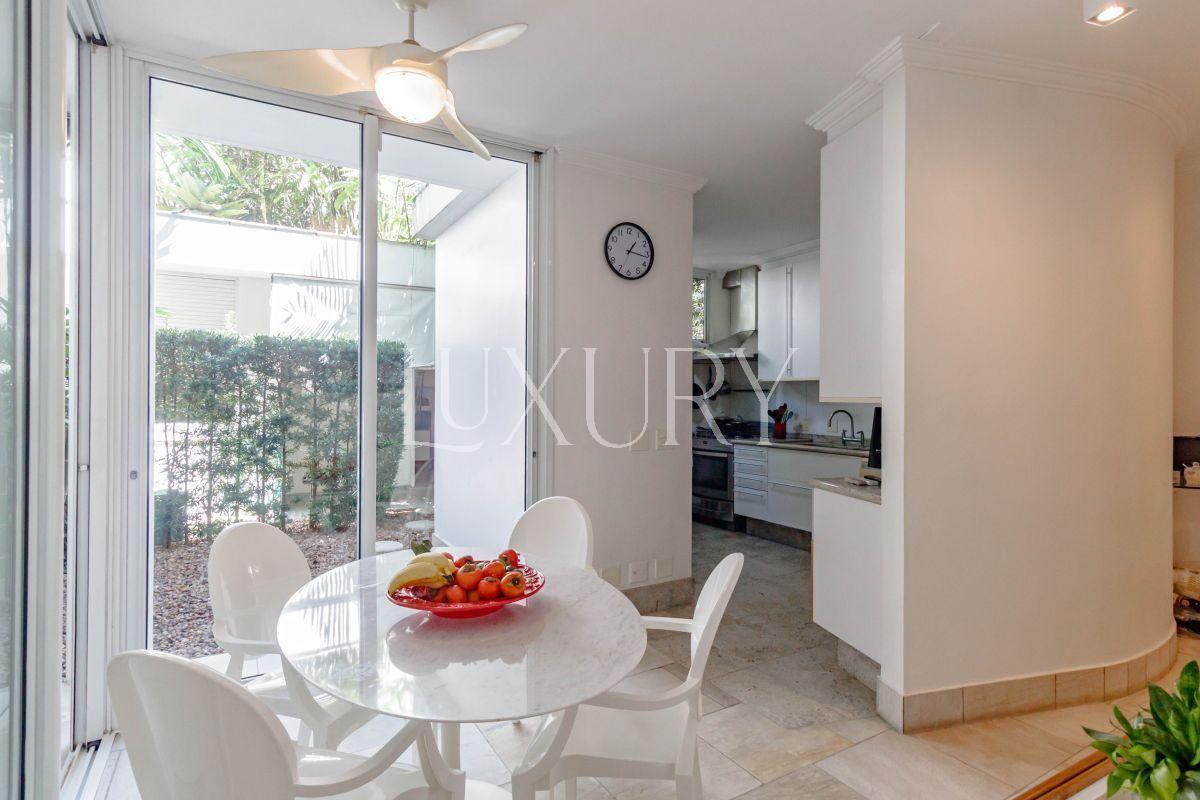 Casa com 352 m², 3 quartos sendo 1 suíte à venda no bairro Alto de Pinheiros.