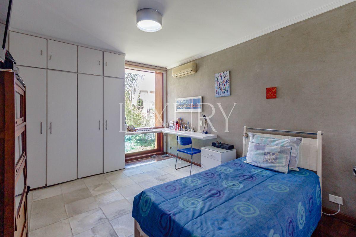 Casa com 352 m², 3 quartos sendo 1 suíte à venda no bairro Alto de Pinheiros.