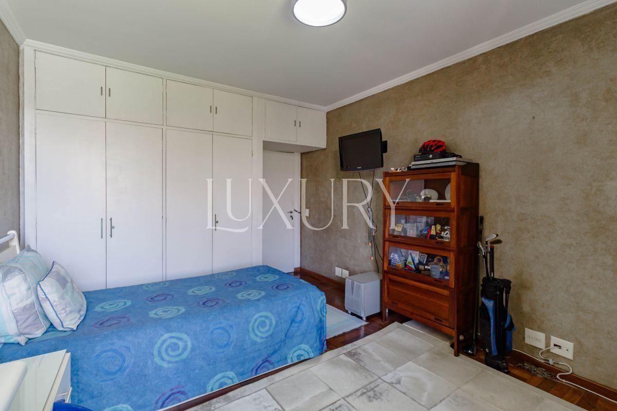 Casa com 352 m², 3 quartos sendo 1 suíte à venda no bairro Alto de Pinheiros.