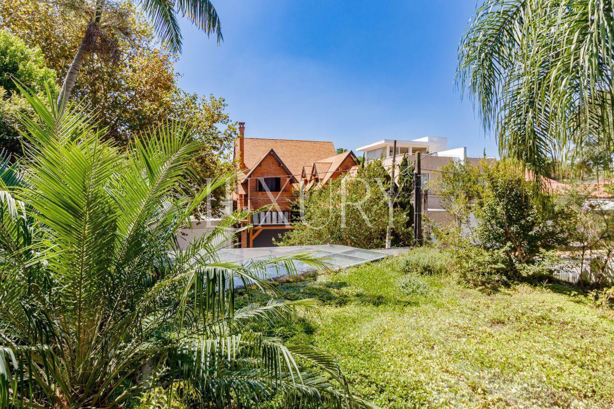 Casa com 352 m², 3 quartos sendo 1 suíte à venda no bairro Alto de Pinheiros.