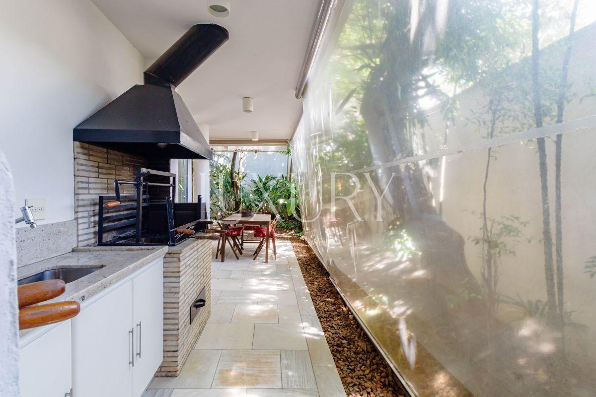 Casa com 352 m², 3 quartos sendo 1 suíte à venda no bairro Alto de Pinheiros.