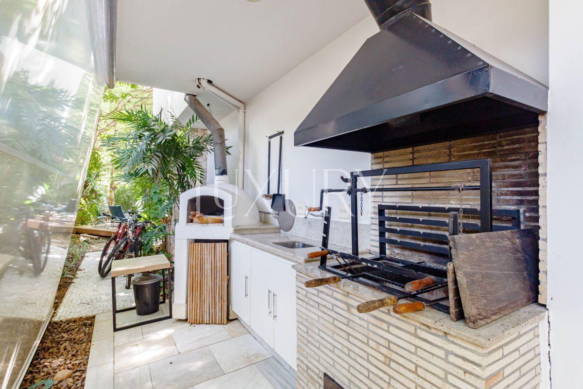Casa com 352 m², 3 quartos sendo 1 suíte à venda no bairro Alto de Pinheiros.