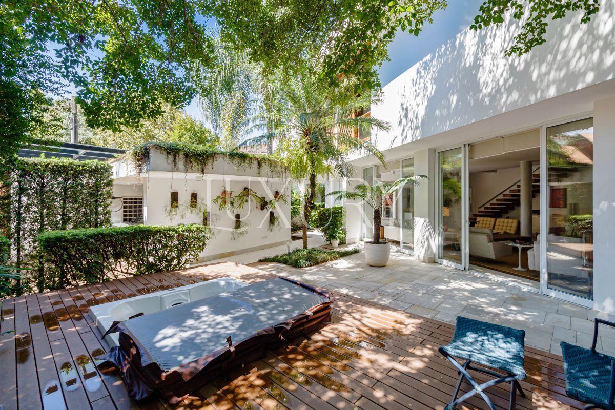 Casa com 352 m², 3 quartos sendo 1 suíte à venda no bairro Alto de Pinheiros.