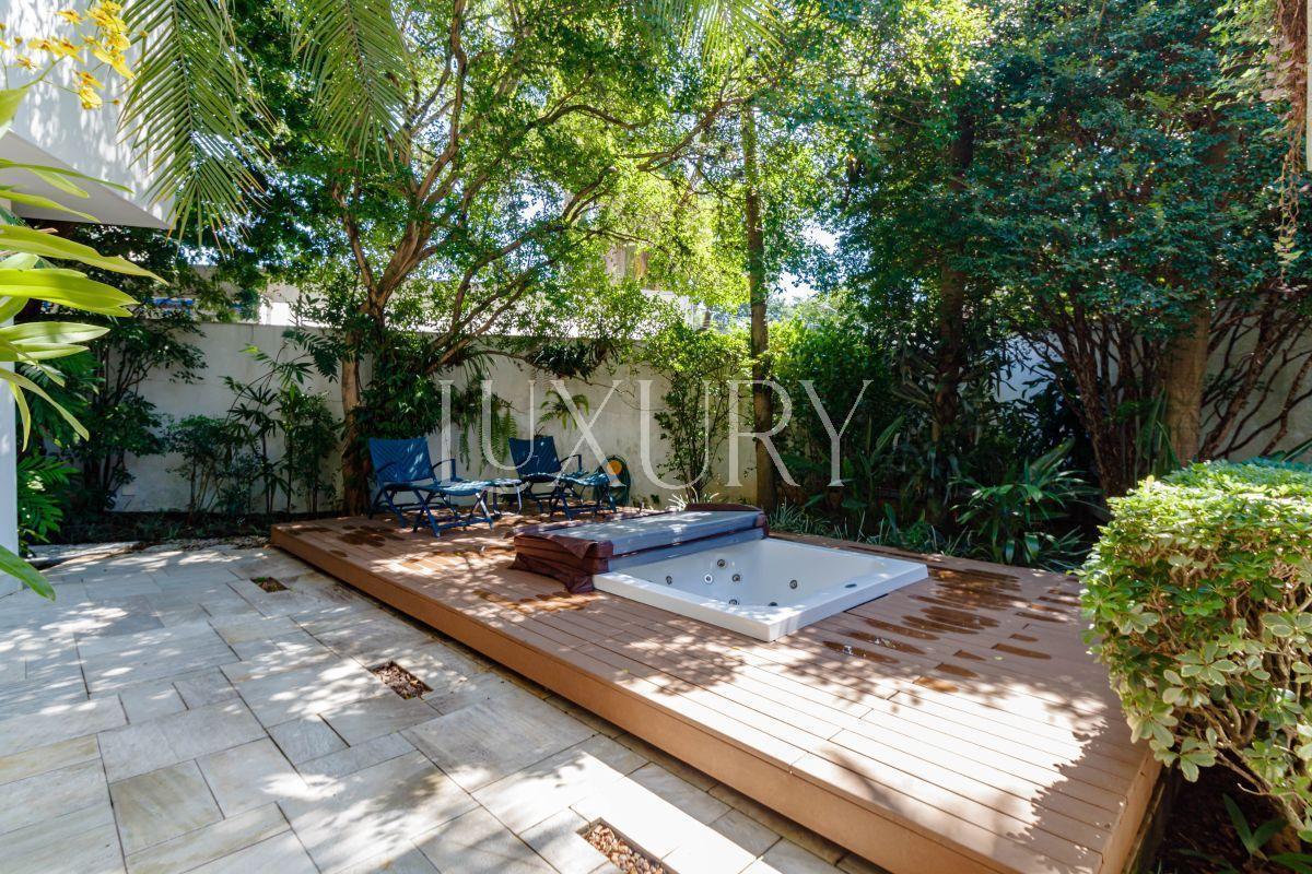 Casa com 352 m², 3 quartos sendo 1 suíte à venda no bairro Alto de Pinheiros.