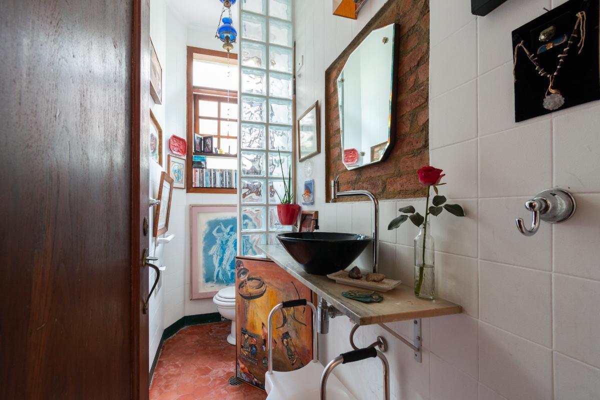 Aconchegante casa tipo para venda em Pacaembu com 5 quartos, sendo 2 suítes, 400m² – karinaugustinsk
