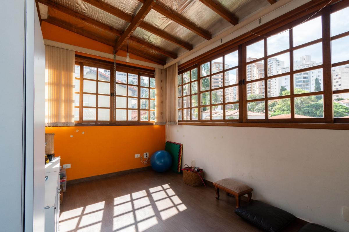 Aconchegante casa tipo para venda em Pacaembu com 5 quartos, sendo 2 suítes, 400m² – karinaugustinsk