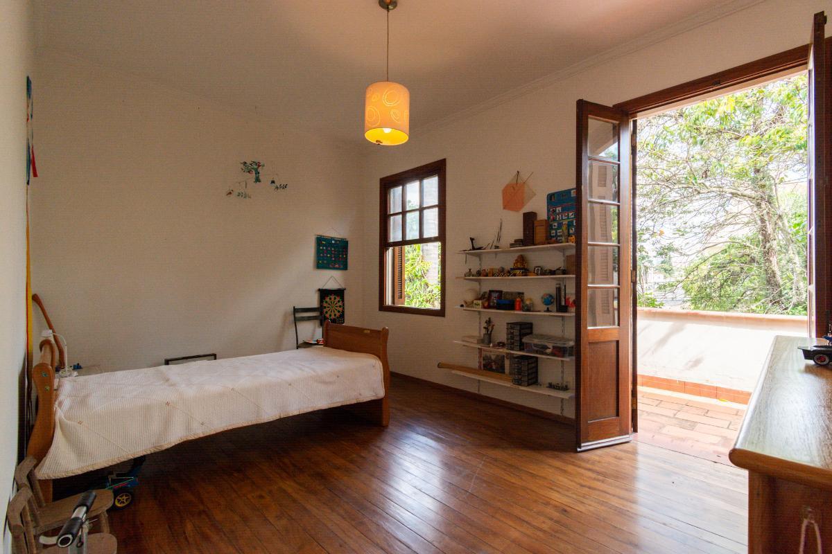 Aconchegante casa tipo para venda em Pacaembu com 5 quartos, sendo 2 suítes, 400m² – karinaugustinsk
