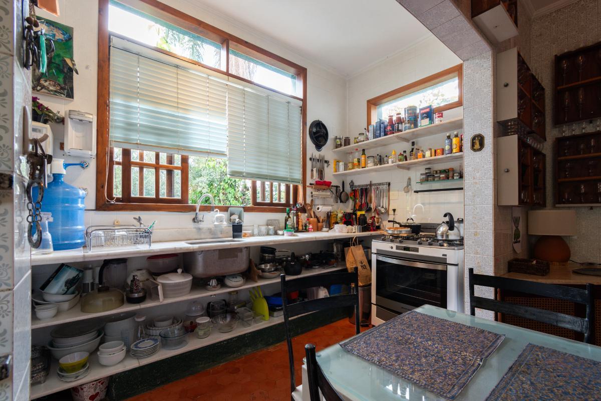 Aconchegante casa tipo para venda em Pacaembu com 5 quartos, sendo 2 suítes, 400m² – karinaugustinsk