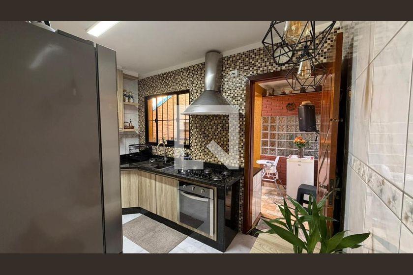 Casa à Venda – Fazenda Aricanduva, 3 Quartos, 92 m² – São Paulo
