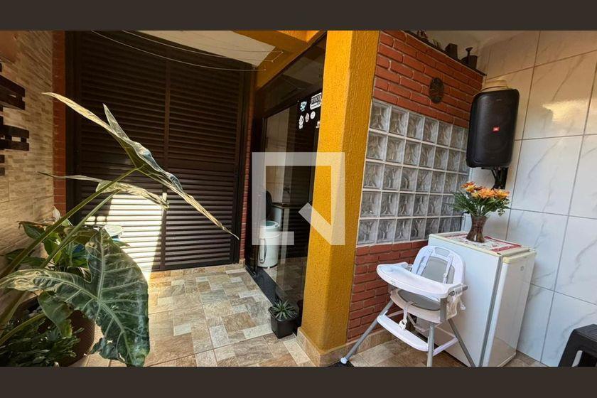 Casa à Venda – Fazenda Aricanduva, 3 Quartos, 92 m² – São Paulo