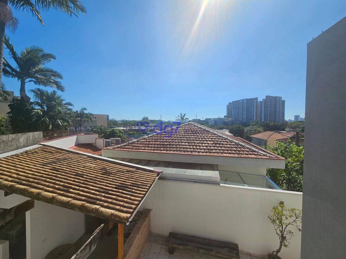 Casa de vila a poucos minutos do metrô