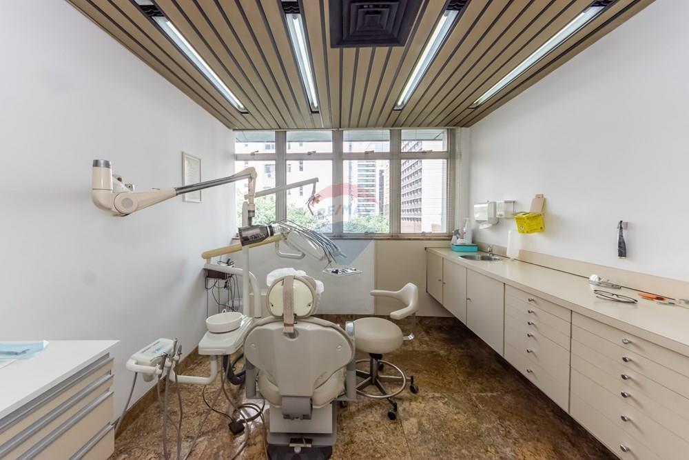 Conjunto comercial no Jardim Paulistano, na divisa com o Itaim Bibi