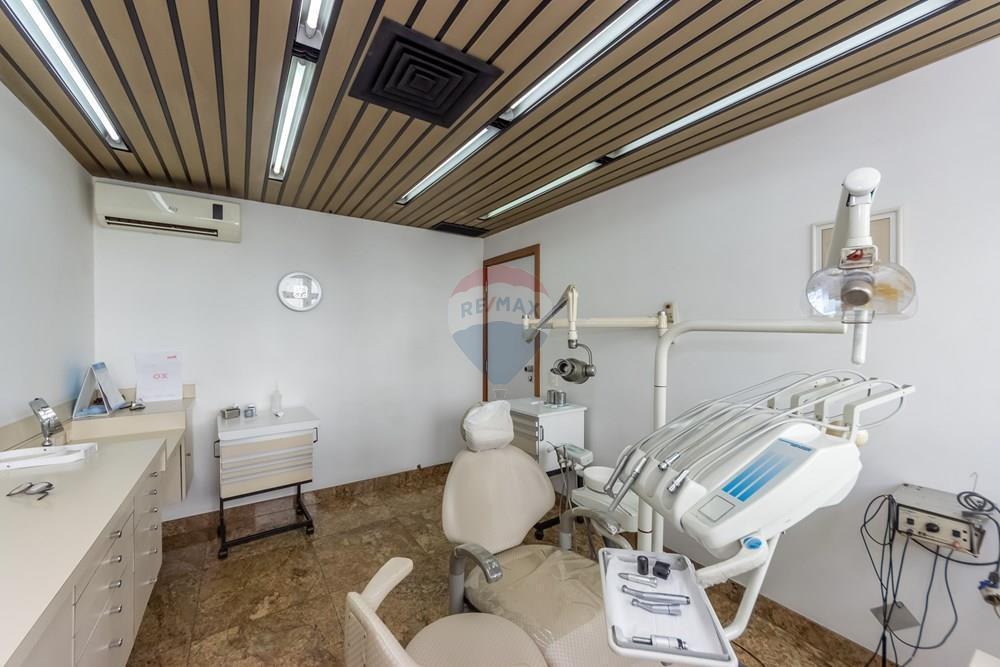 Conjunto comercial no Jardim Paulistano, na divisa com o Itaim Bibi