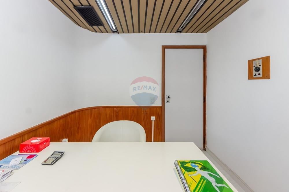Conjunto comercial no Jardim Paulistano, na divisa com o Itaim Bibi