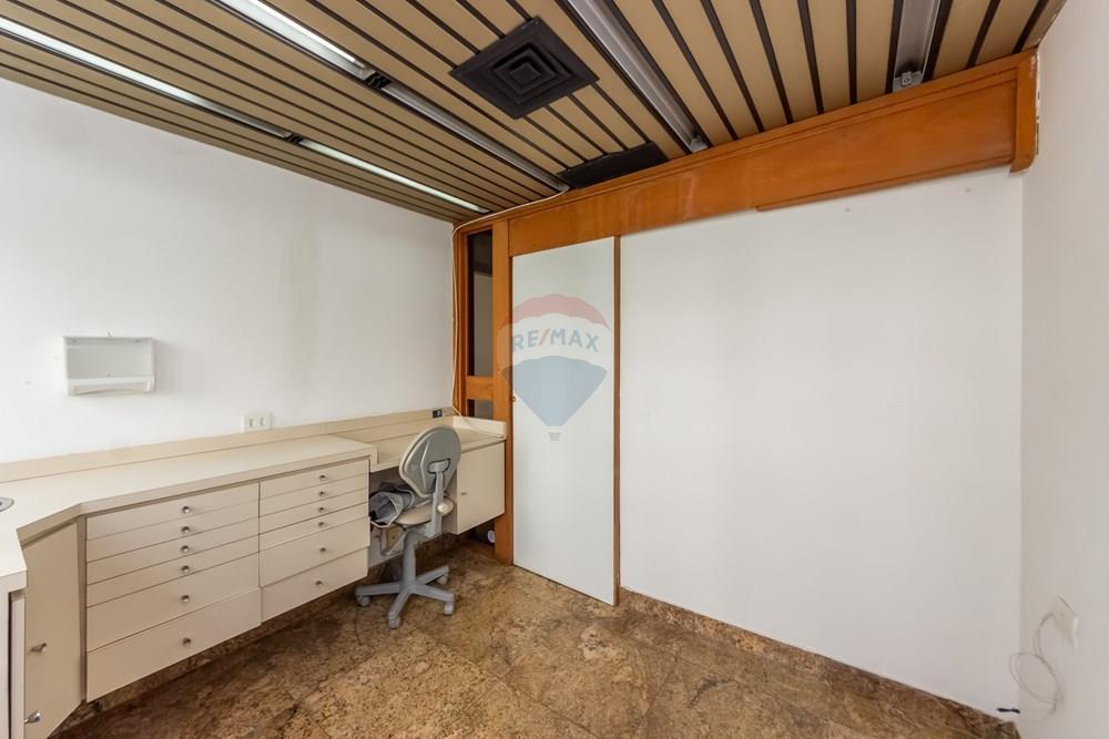 Conjunto comercial no Jardim Paulistano, na divisa com o Itaim Bibi