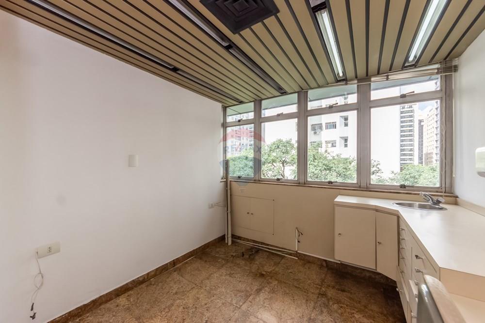 Conjunto comercial no Jardim Paulistano, na divisa com o Itaim Bibi