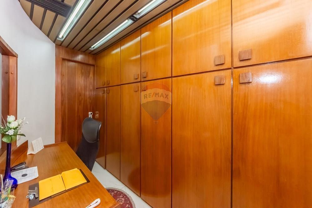 Conjunto comercial no Jardim Paulistano, na divisa com o Itaim Bibi
