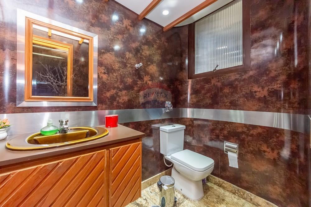 Conjunto comercial no Jardim Paulistano, na divisa com o Itaim Bibi