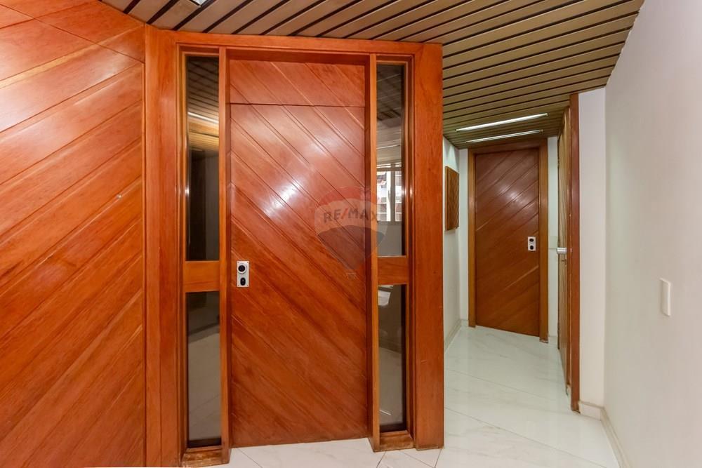 Conjunto comercial no Jardim Paulistano, na divisa com o Itaim Bibi