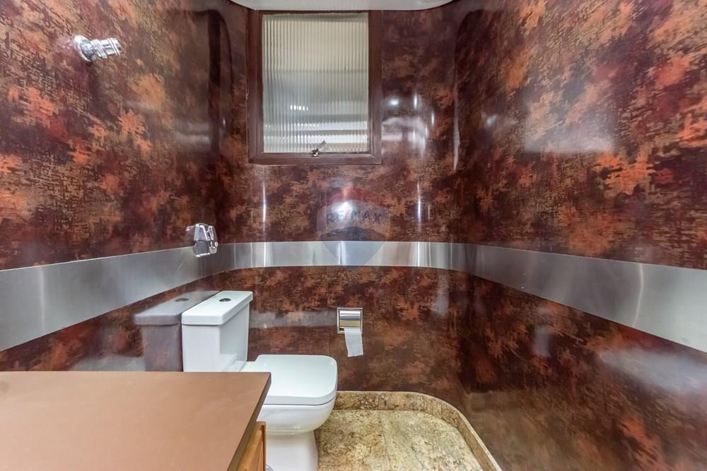Conjunto comercial no Jardim Paulistano, na divisa com o Itaim Bibi