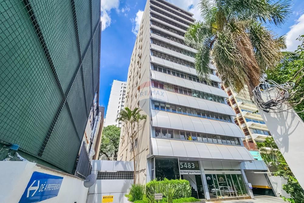 Conjunto comercial no Jardim Paulistano, na divisa com o Itaim Bibi