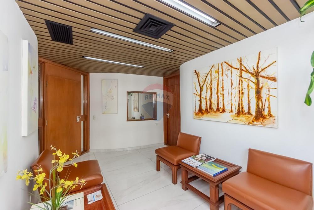 Conjunto comercial no Jardim Paulistano, na divisa com o Itaim Bibi