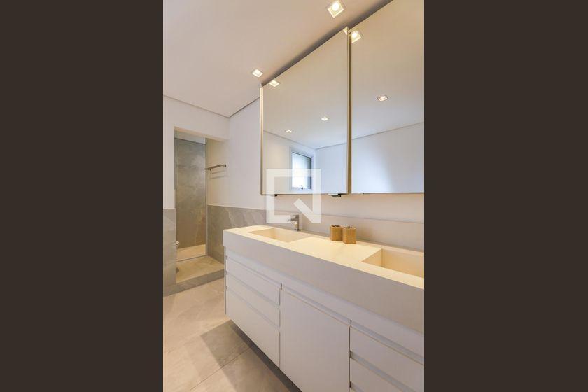 Apartamento à Venda – Portal do Morumbi, 3 Quartos, 240 m² – São Paulo