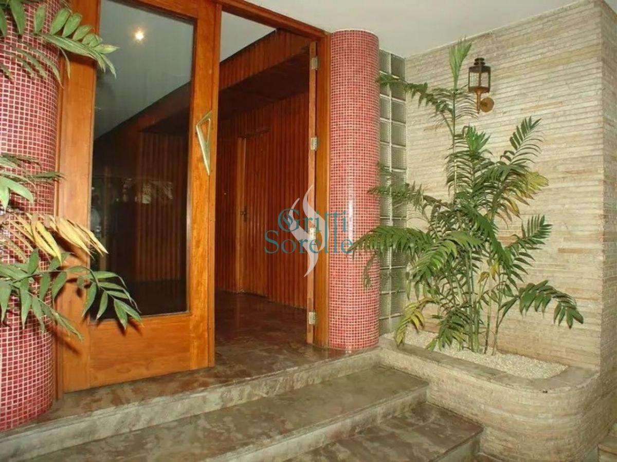 Locação de Apartamento com 160m² no Jardim Paulista – São Paulo/SP.
