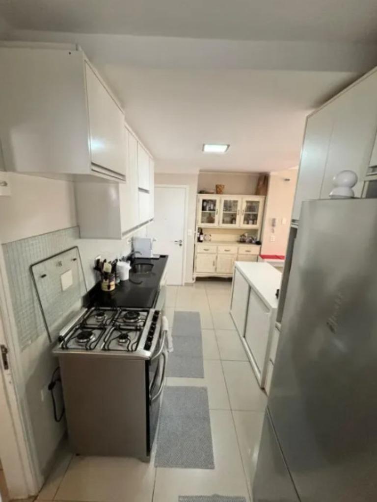 Apartamento à venda – em Moema