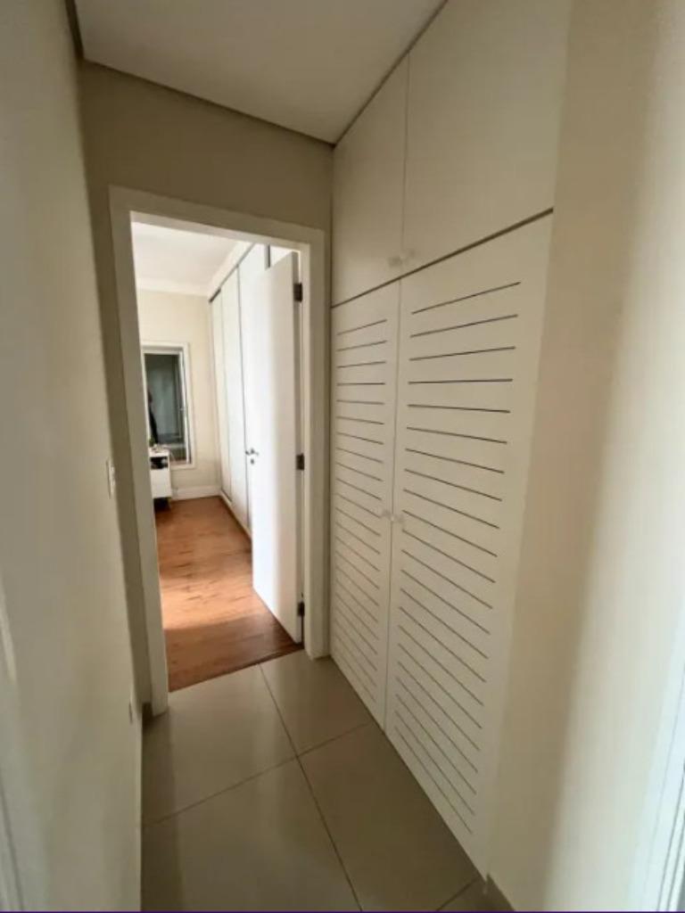 Apartamento à venda – em Moema