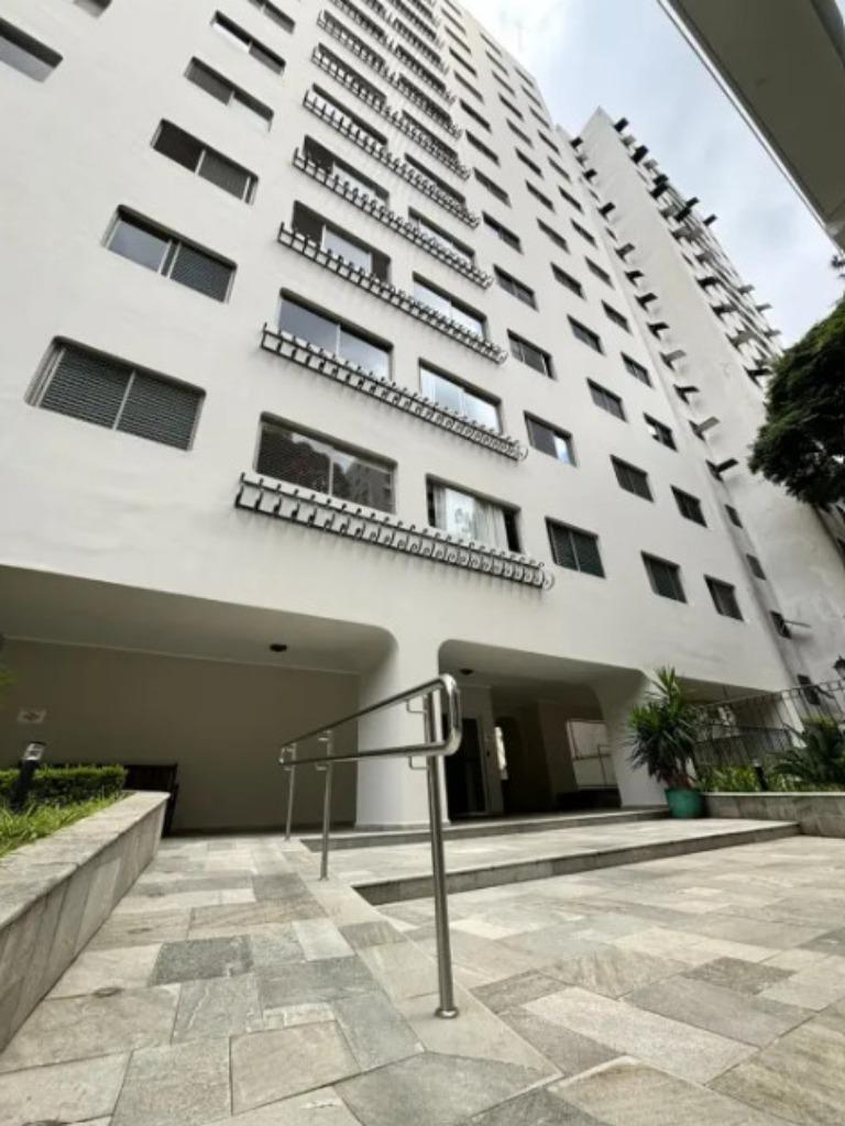 Apartamento à venda – em Moema